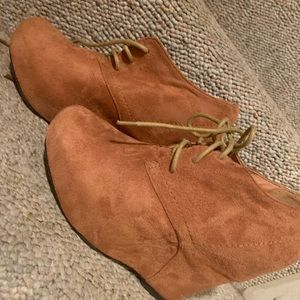 Wedged platform dark tan booties